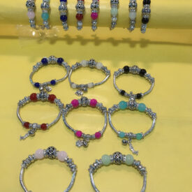 1283 pulseras con piedras al azar