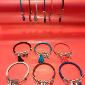 1335  pulseras al azar