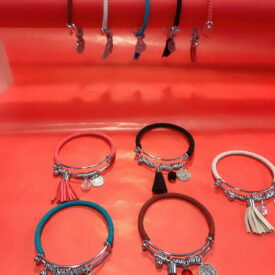 1337  pulseras al azar