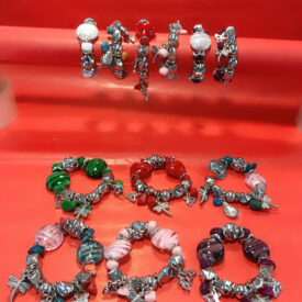 1348  pulseras de piedras al azar