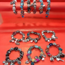 1350  pulseras de piedras al azar