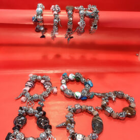 1351  pulseras de piedras al azar