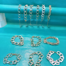 1409 pulseras de cadena dorada
