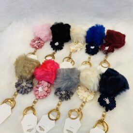 2891 llaveros pompom al azar